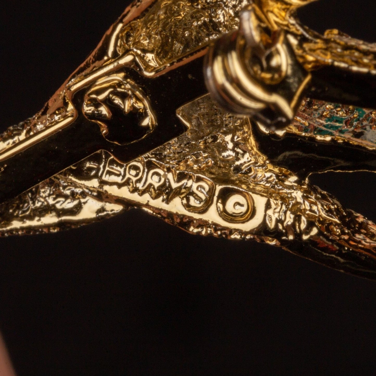 Vintage Signed Gerry's Giraffe Gold Toned Brooch