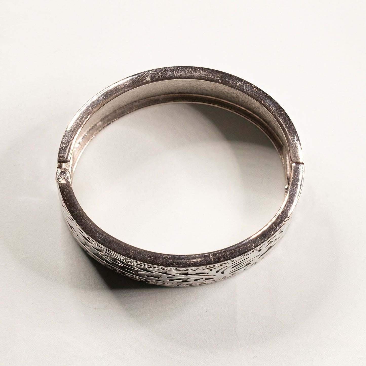 Vintage Silver Toned Hinged Bangle Bracelet