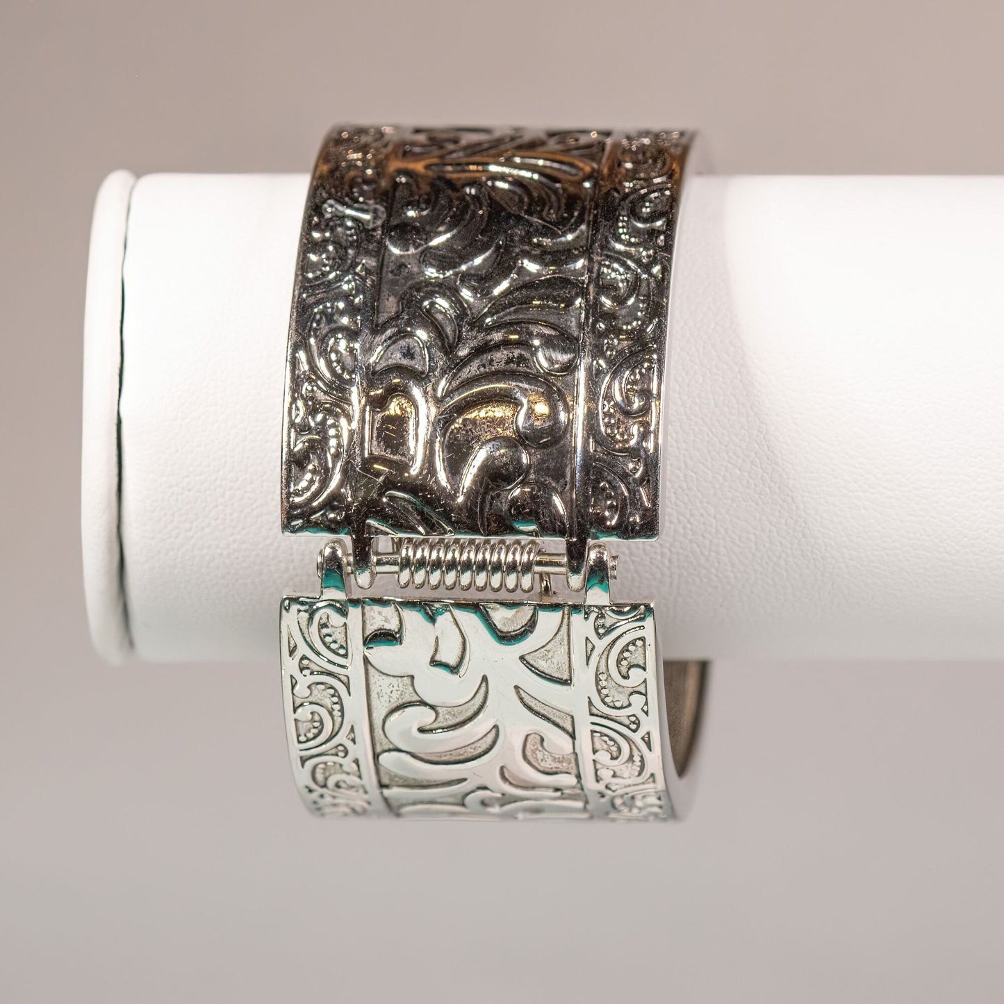 Vintage Silver Toned Hinged Bangle Bracelet