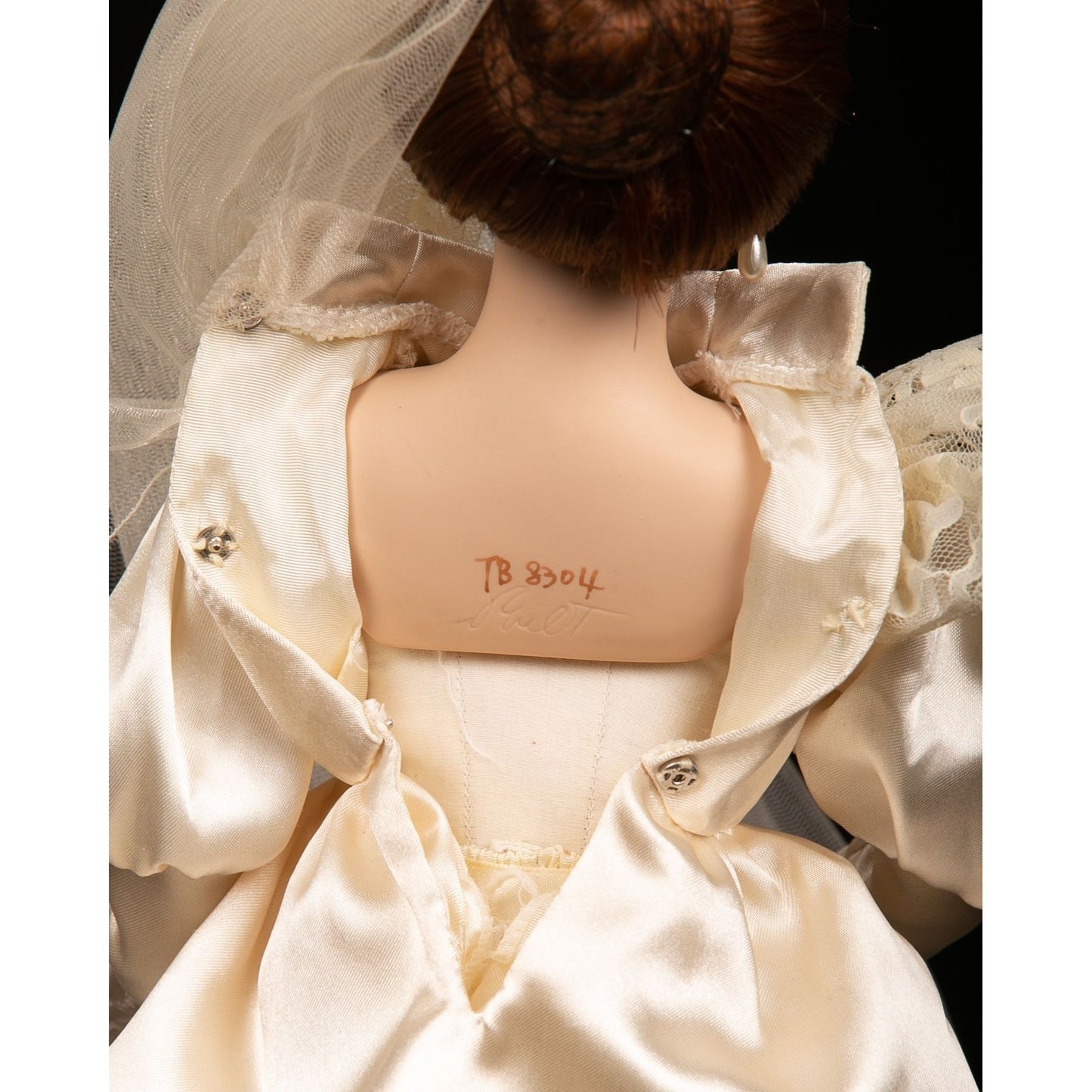 Vintage 1994 Ashton Drake Betty's 1930's Wedding Dress Doll Signed and Numbered New Condition No Box