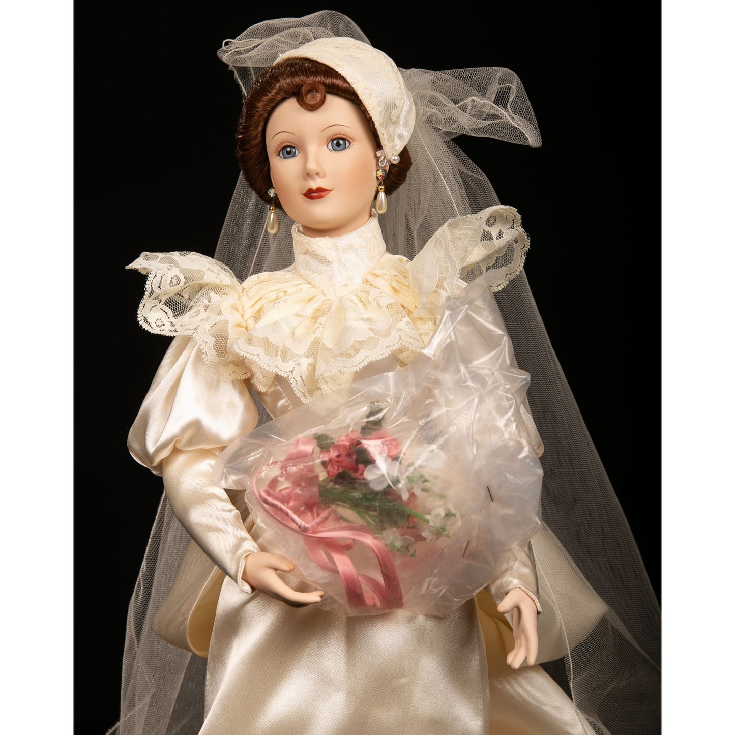 Vintage 1994 Ashton Drake Betty's 1930's Wedding Dress Doll Signed and Numbered New Condition No Box