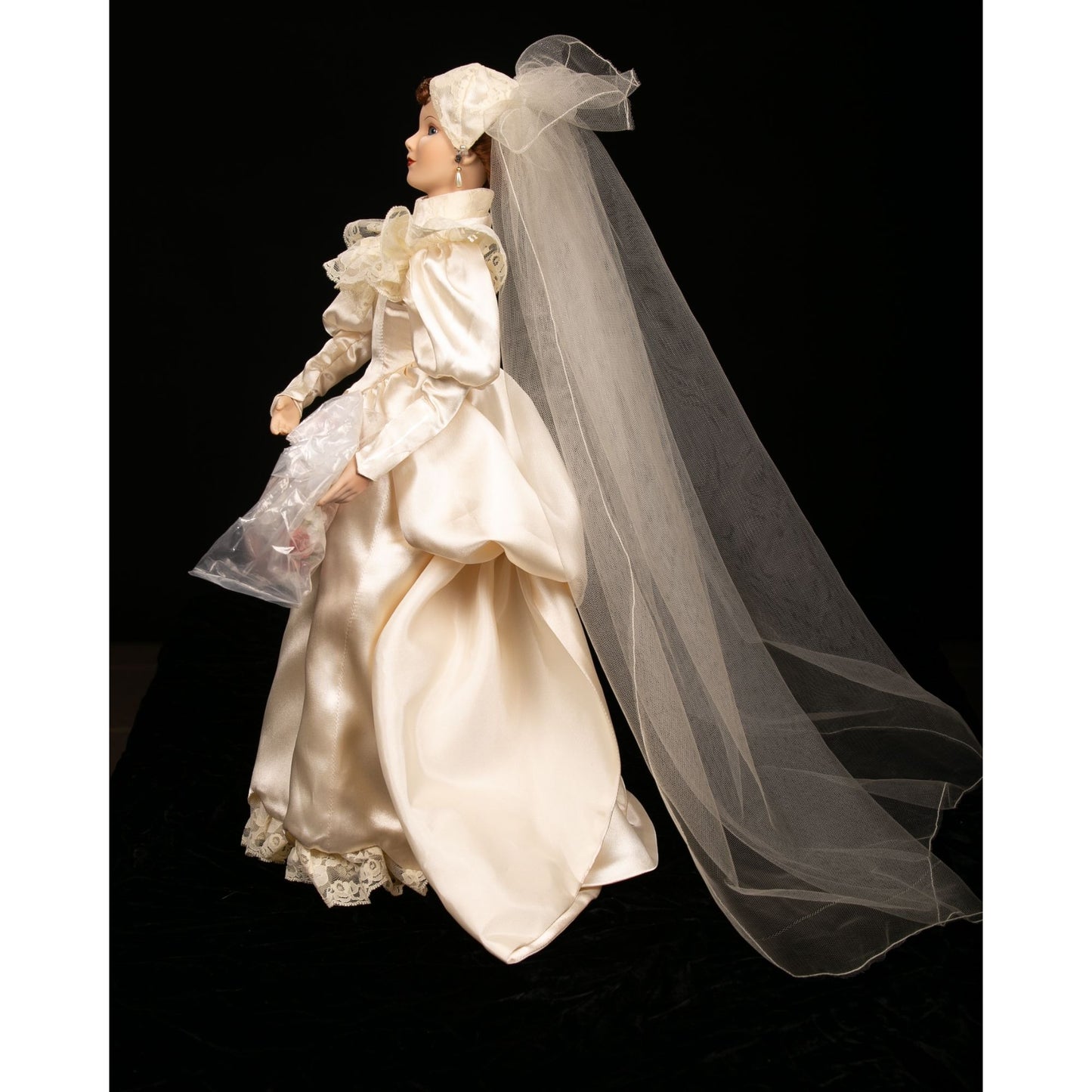 Vintage 1994 Ashton Drake Betty's 1930's Wedding Dress Doll Signed and Numbered New Condition No Box