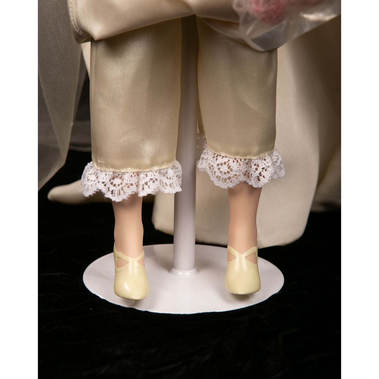 Vintage 1994 Ashton Drake Betty's 1930's Wedding Dress Doll Signed and Numbered New Condition No Box
