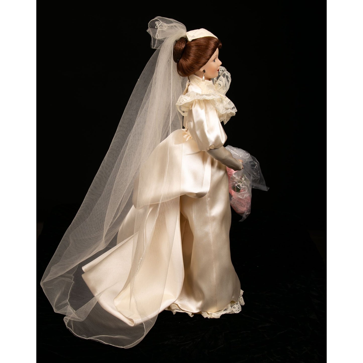 Vintage 1994 Ashton Drake Betty's 1930's Wedding Dress Doll Signed and Numbered New Condition No Box