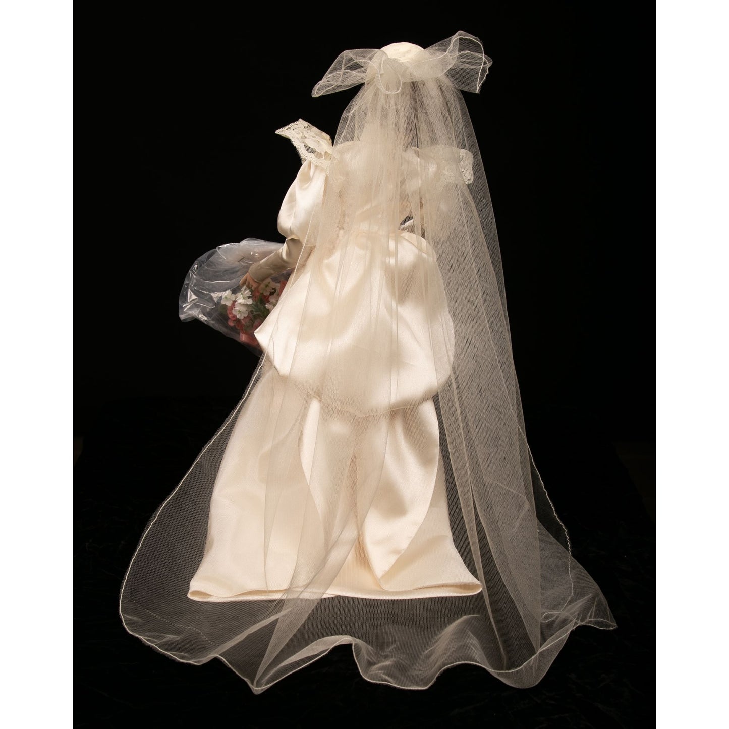 Vintage 1994 Ashton Drake Betty's 1930's Wedding Dress Doll Signed and Numbered New Condition No Box