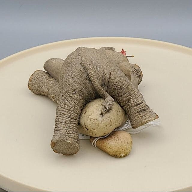 Vintage Tuskers Elephant Figurine Tuskers 90824 AS IS