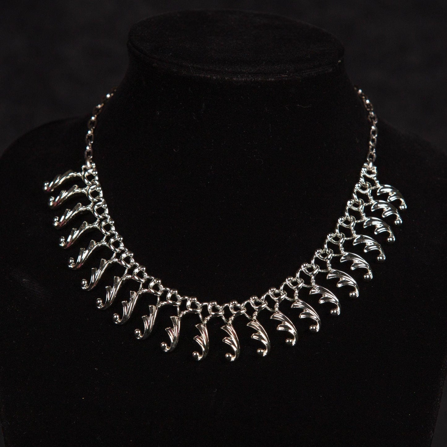 Vintage Sarah Coventry Silver toned Spiral Necklace Signed
