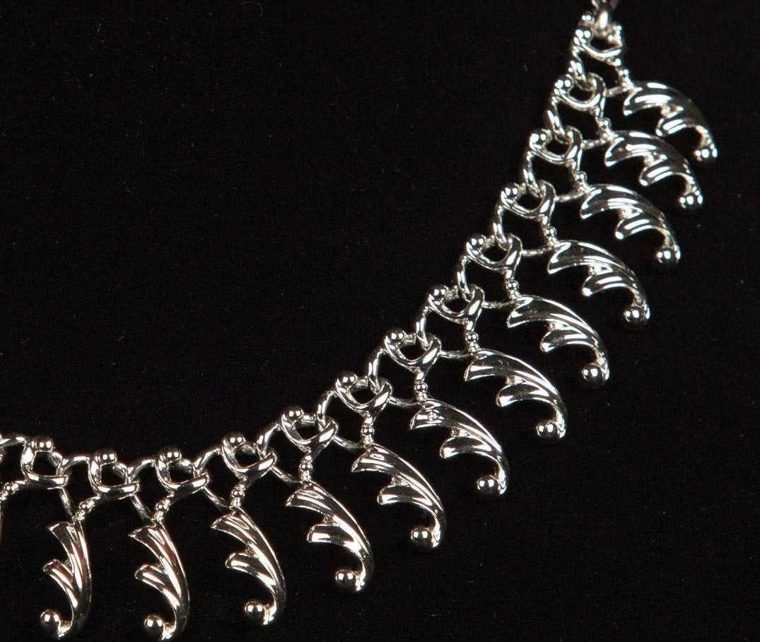 Vintage Sarah Coventry Silver toned Spiral Necklace Signed
