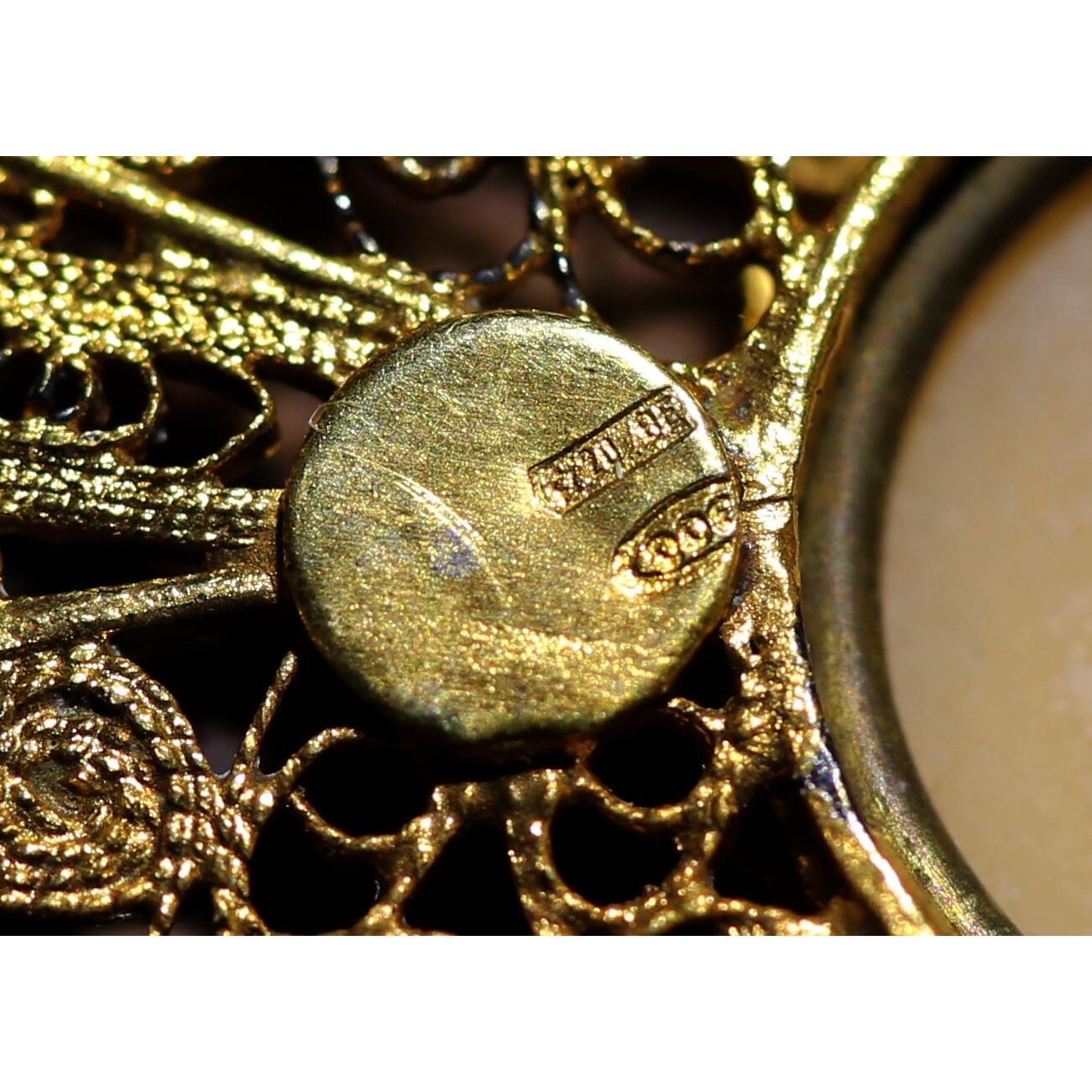Vintage Gold Filled Filigree Italian Shell Cameo Brooch Signed