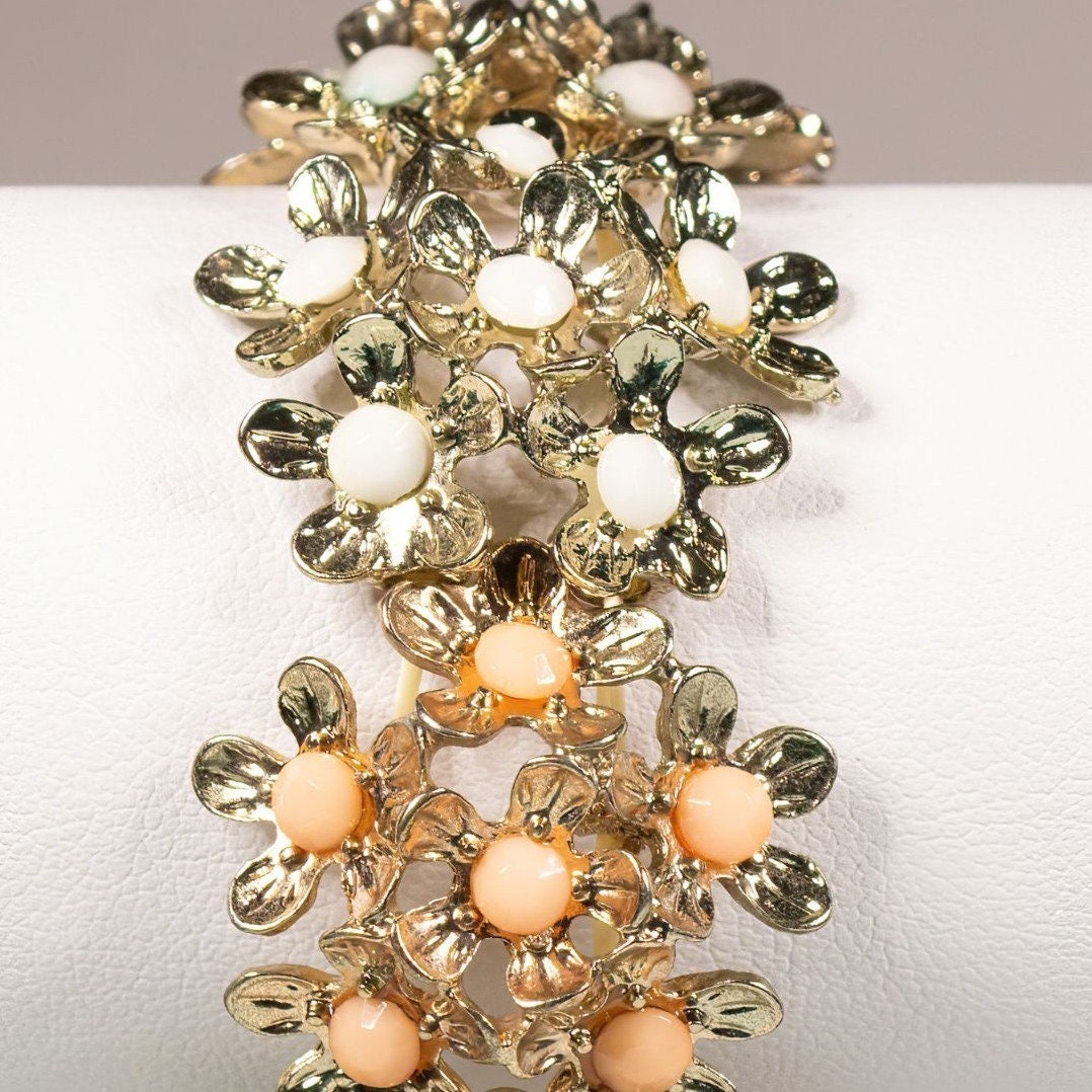 Vintage Gold Tone Floral Stretch Bracelet