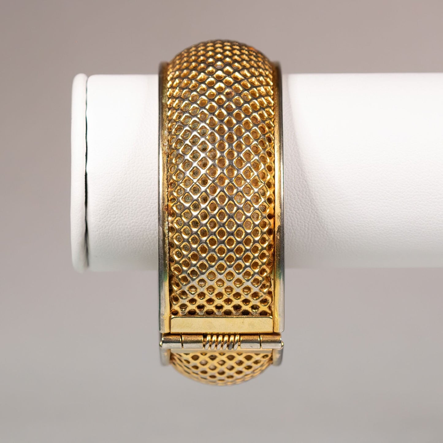 Vintage Signed Sarah Coventry Gold Toned Hinged Bangle Bracelet