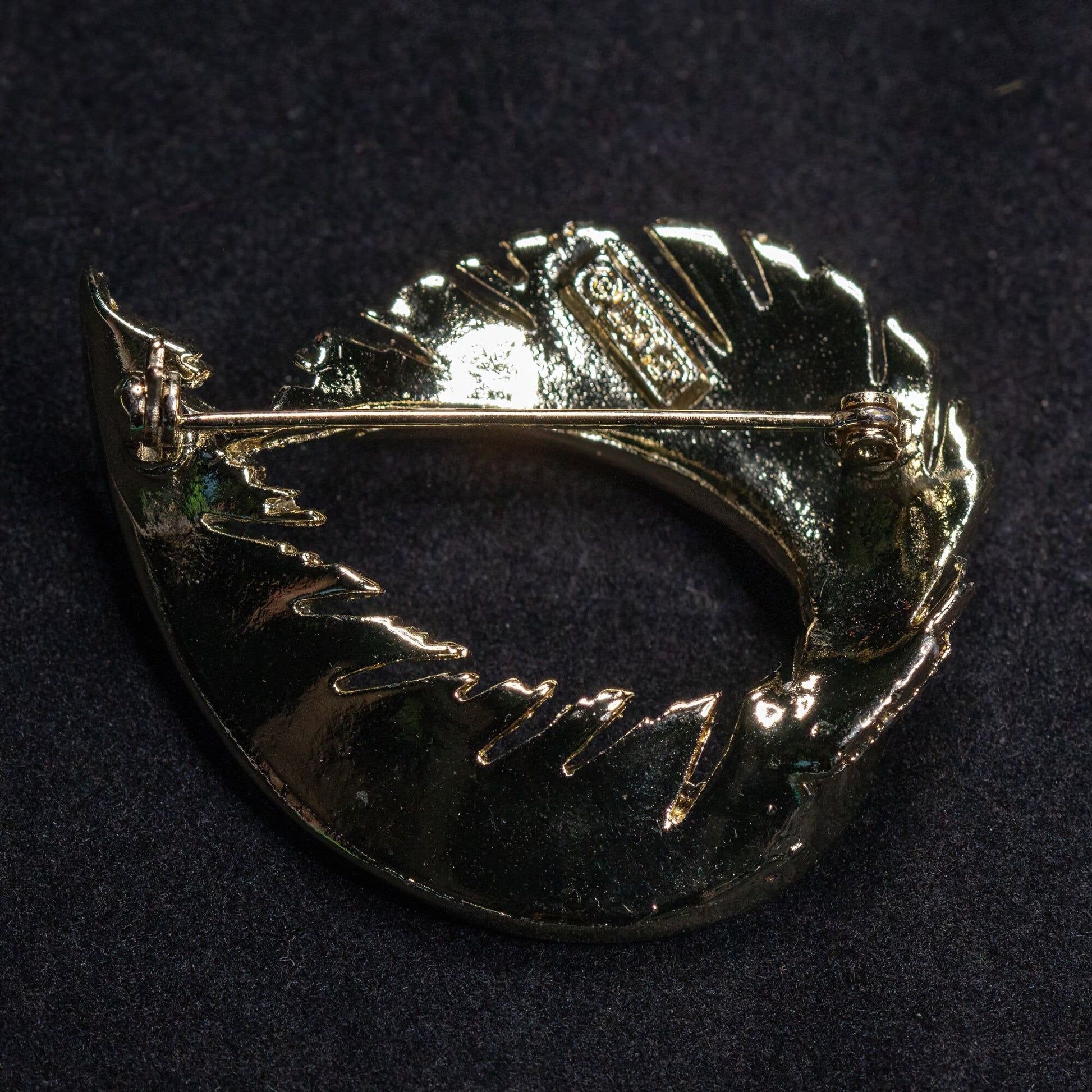 Vintage Signed Lisner Gold Toned Brooch