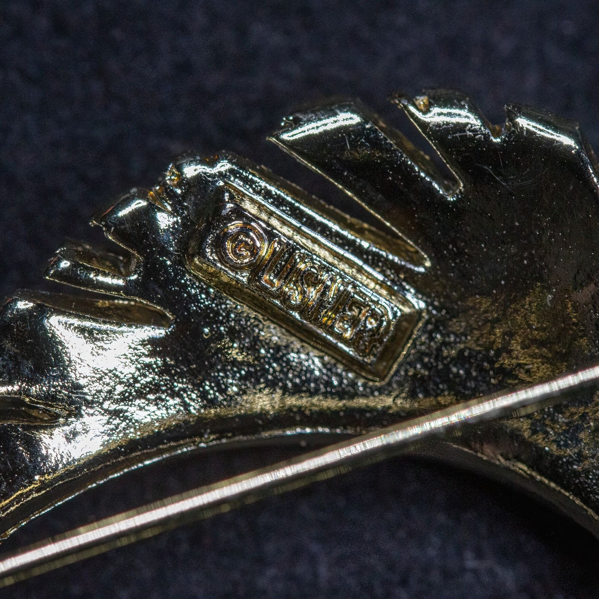 Vintage Signed Lisner Gold Toned Brooch