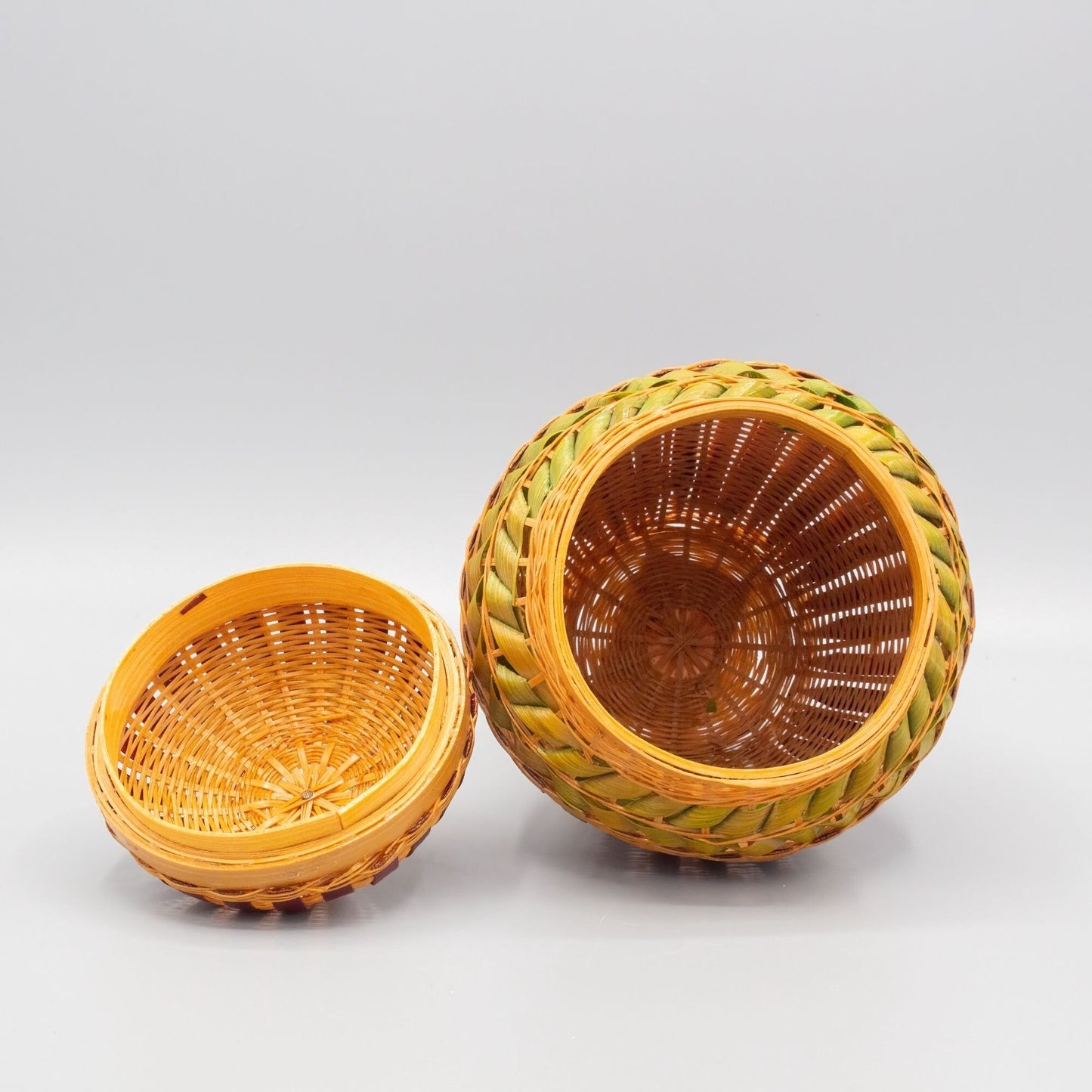 Vintage 1970s Handmade Miniature Basket Made in Peoples Republic of China