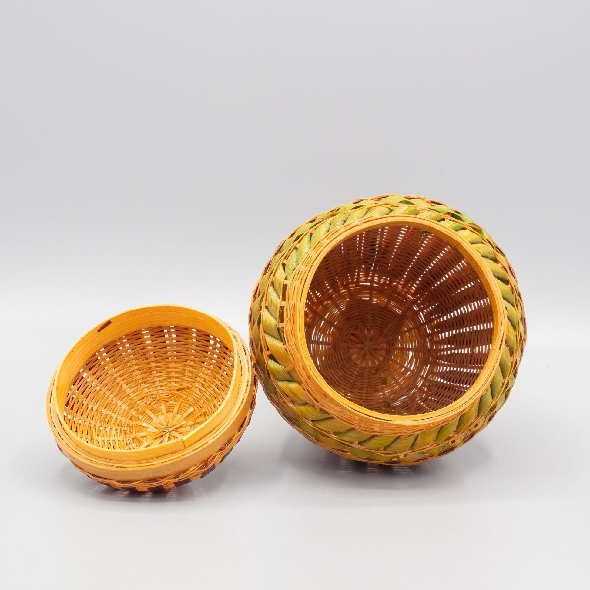 Vintage 1970s Handmade Miniature Basket Made in Peoples Republic of China